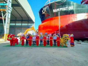 Hạ thuỷ thành công tàu Nam Phát 08 - trọng tải 8000 tấn