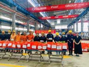 Nam Phát Group trao tặng 385 phần quà hỗ trợ siêu bão Yagi tới công nhân tại Quảng Yên