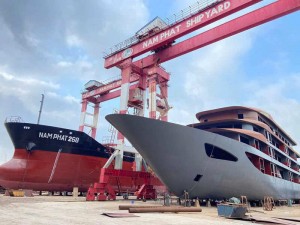 Hoàn thiện du thuyền Hạ Long Cruise trên vịnh Hạ Long