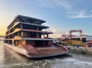 Hạ thuỷ du thuyền đẳng cấp Halora Cruise tại Nhà máy đóng tàu Nam Phát